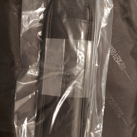 NWT Kenneth Cole 15.6" Leather Blk Messenger Bag - Picture 3 of 11